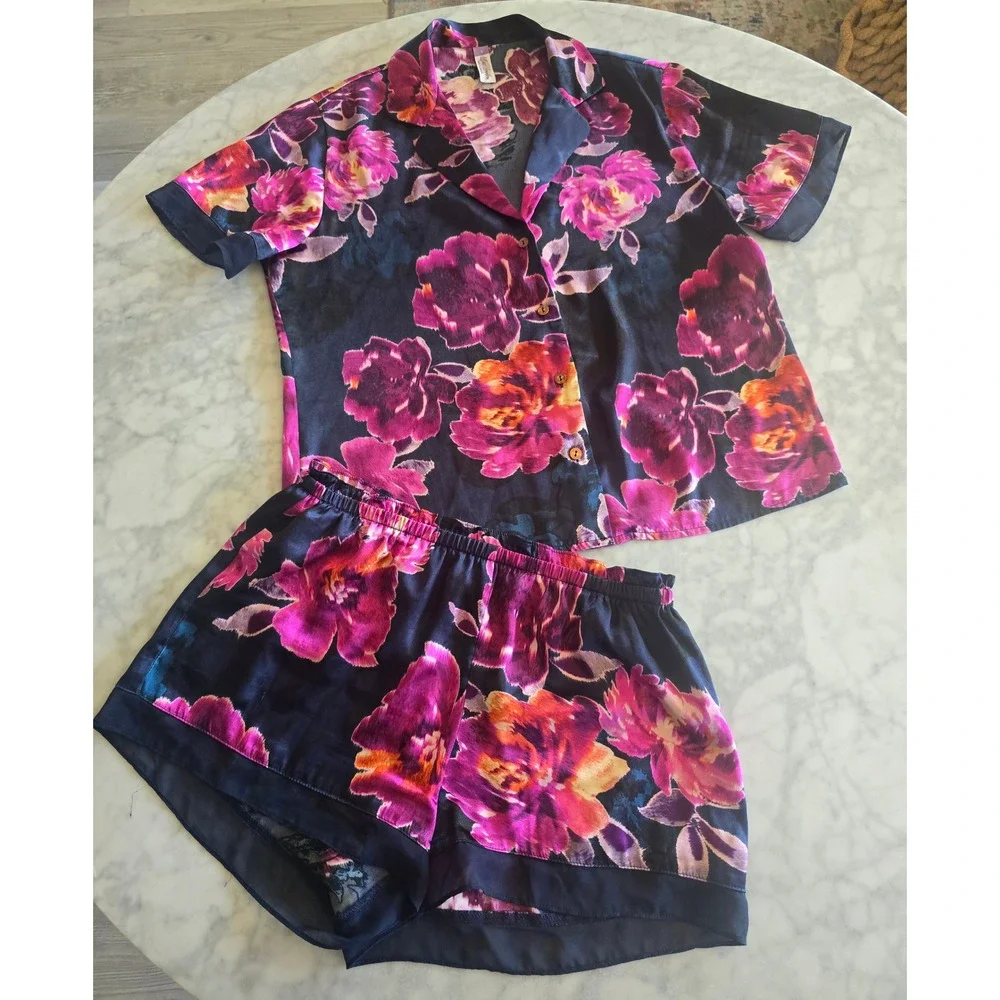 Lilac + London Navy Floral Satin Pajama Set Short Sleeve Button‎ Top Shorts S